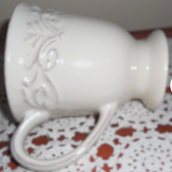 Bundle 2 Chris Madden Corvella Ivory Mugs w/Raised Pattern 4 1/2" Tall - Picture 3 of 6